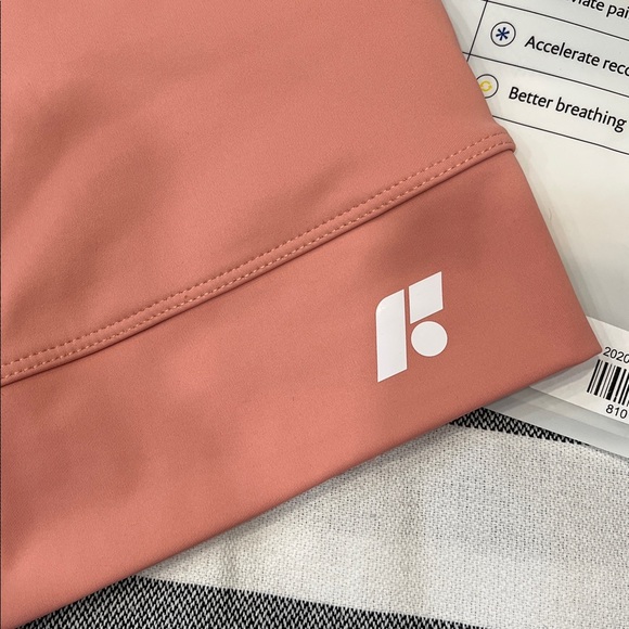 Forme Power Bra / Rose / Size Medium - NWT - Picture 2 of 11